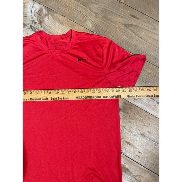 Men’s Nike Dri-fit. The Nike Tee. Large. Red - Picture 3 of 4